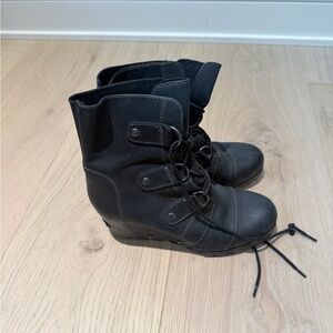 Sorel Joan of Arc Black Wedge Women's Lace-Up Ankle Boots